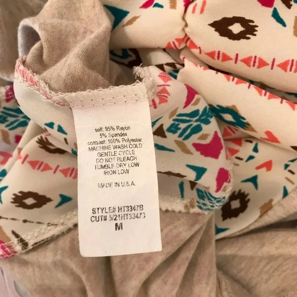 Boho Chic Beige Top with Floral Sleeves - Perfect for Spring & Summer! - Picture 7 of 15